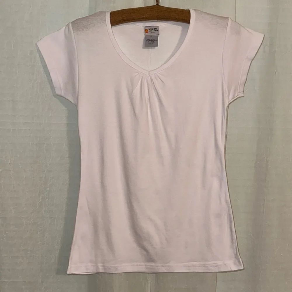 Roundy XL Basic White V-Neck Fitted Baby Doll Short Sleeve Cotton Tee